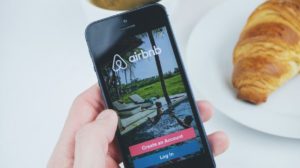 Case de Sucesso de Publicidade da Airbnb: Inovação e Conexão Emocional com o Público alternativo