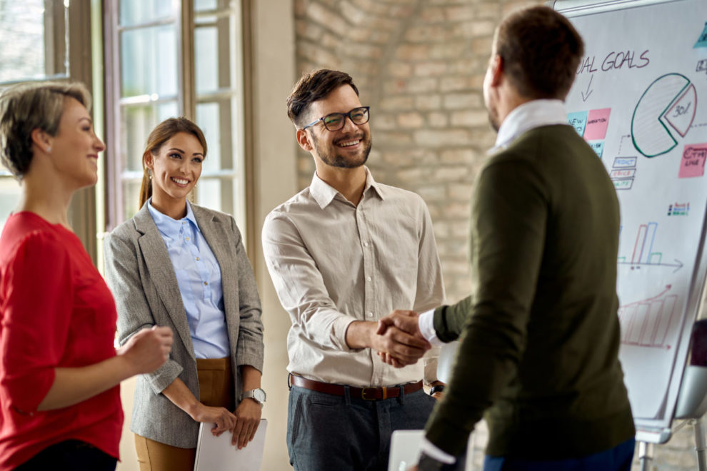 Jornada do cliente B2B: Quais são os principais momentos e motivadores para a contratação de serviços. alternativo